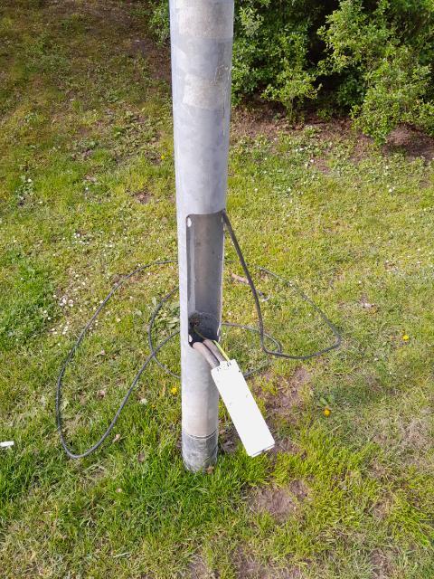 Ein kauptter Laternenmast.