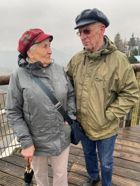 Bild von zwei älteren Personen