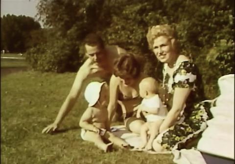 Ein Familienfoto aus Zeit um 1950.